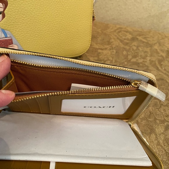 Coach Disney Belle Wallet, Hang Tag NEW - Picture 4 of 6